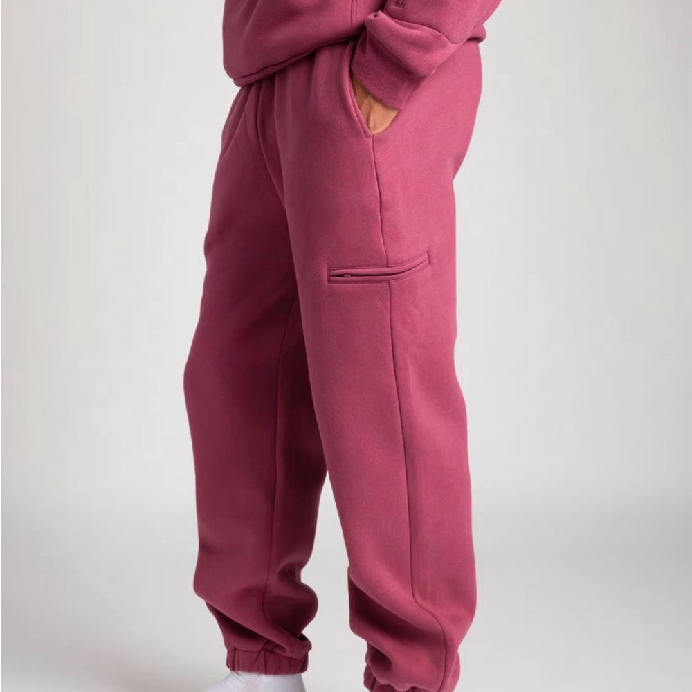 COMFRT Travel Essentials Sweatpants, Ltd edition Berry, SZ Small, New